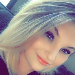 Meet your Posher, Courtney